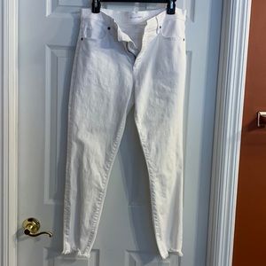 Women’s Loft white skinny crop jeans. Size 30/10